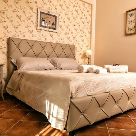 Il Mandorlo Fiorito Bed And Breakfast Ogliastro Cilento Εξωτερικό φωτογραφία