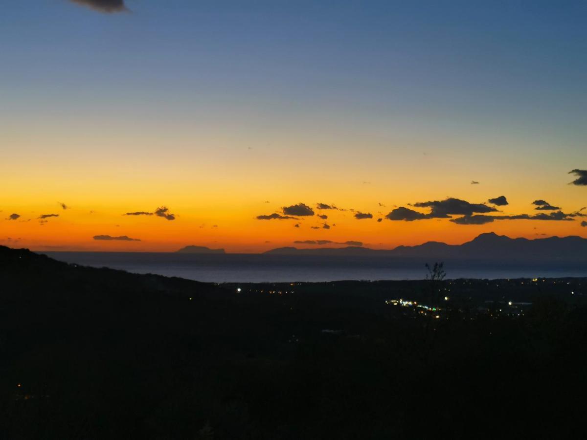 Il Mandorlo Fiorito Bed And Breakfast Ogliastro Cilento Εξωτερικό φωτογραφία